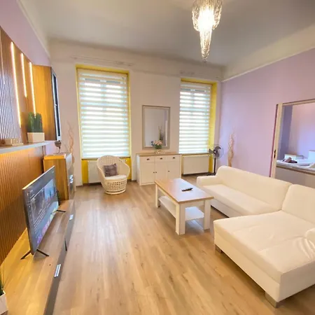 Park Danubes View Market 布达佩斯