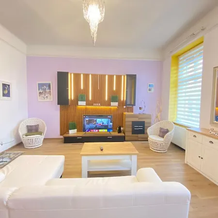 Park Danubes View Market * Boedapest