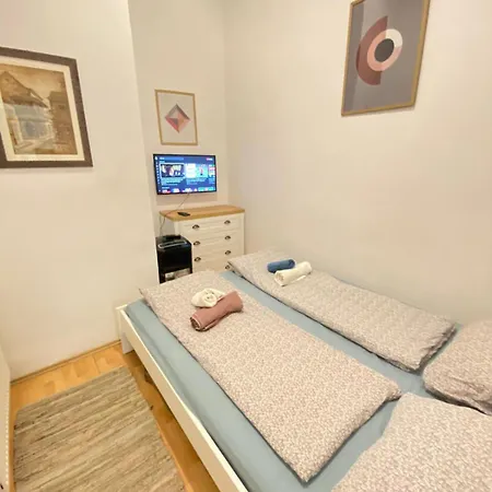 Park Danubes View Market * 布达佩斯